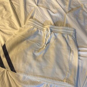 Summery white sweatshorts